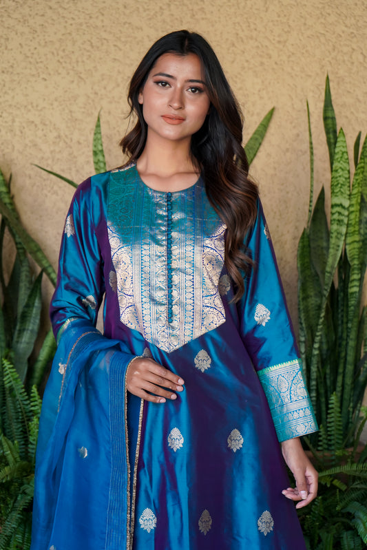 Persian Blue Cross Shade with Silver Banarasi Flare image 0